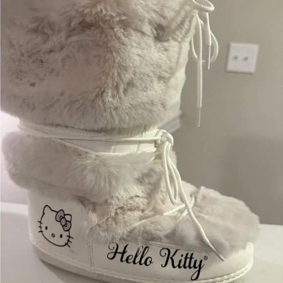 Forever 21 Hello Kitty White Faux Fur Boots Women’s Size 8 Pink Bow - Picture 5 of 9